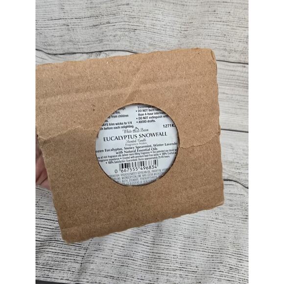 BATH & BODY WORKS White barn Eucalyptus Snowfall 3-WICK HOLIDAY SCENTED Candle - Picture 4 of 4